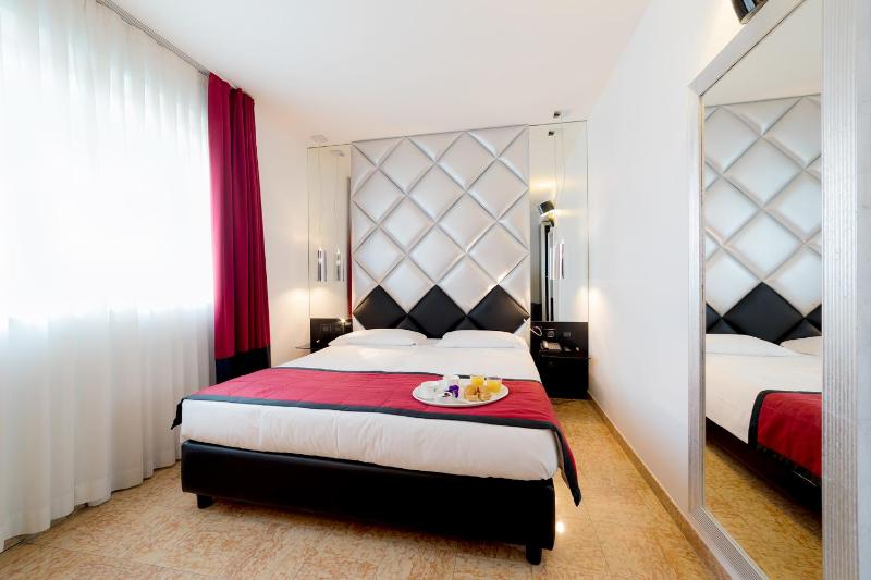 Superior Double Room with Spa Bath in Roofgarden image 4