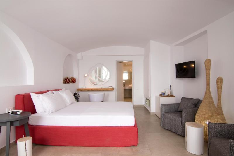 Pure Suite with Private Hot Tub & Caldera View image 4