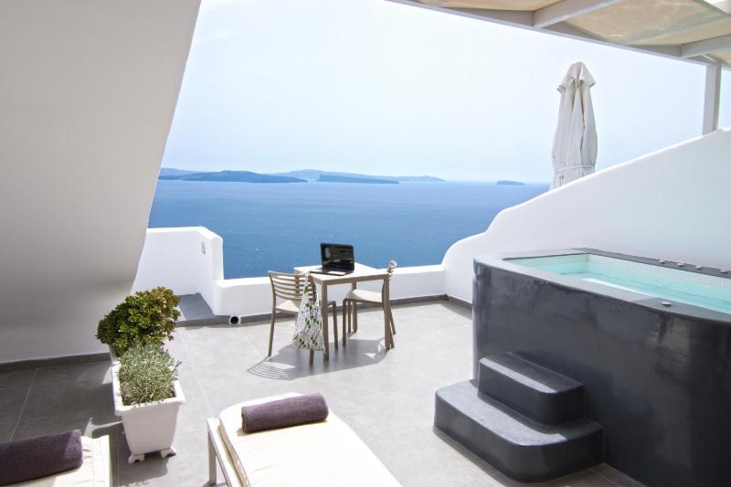 Pure Suite with Private Hot Tub & Caldera View image 1