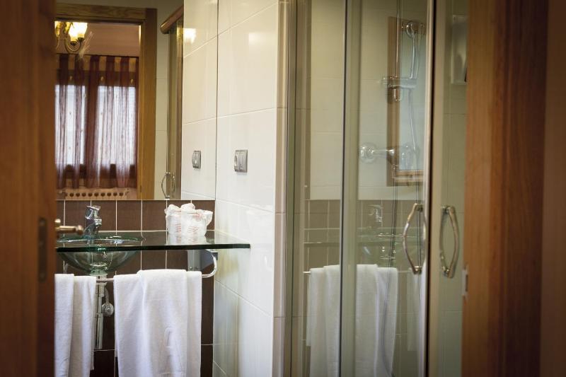 Superior Single Room with Double Bed image 4