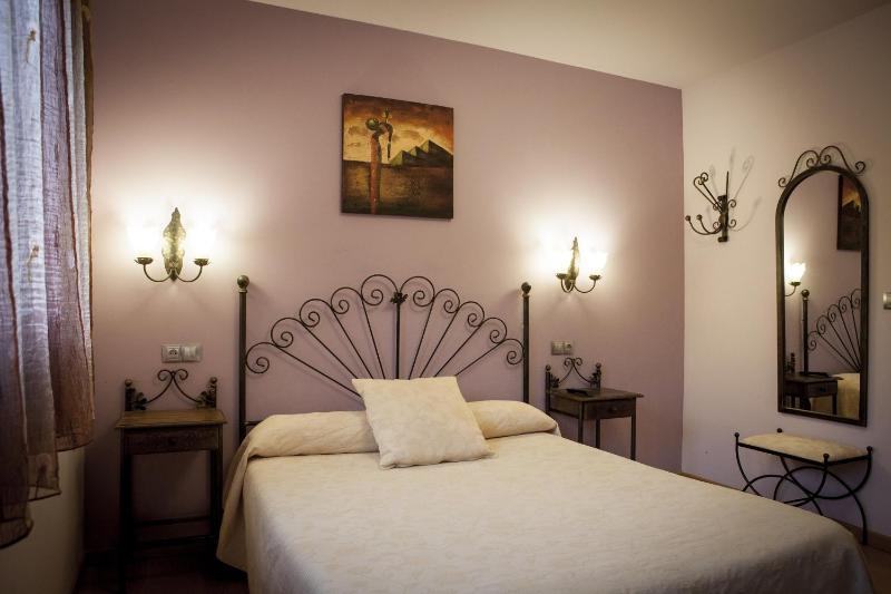 Superior Single Room with Double Bed image 3