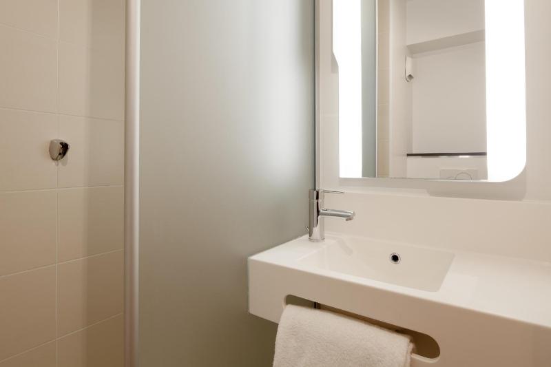 Quadruple Room image 4