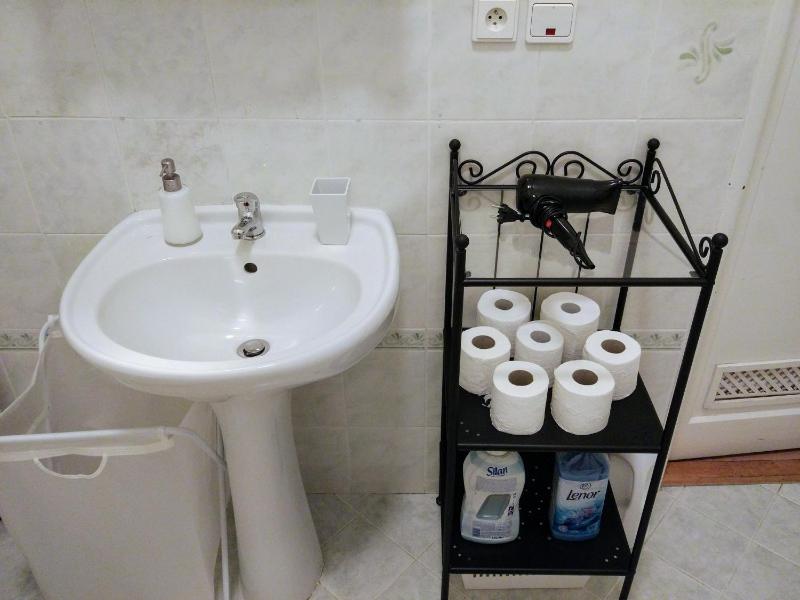 One-Bedroom Apartment with City View image 2