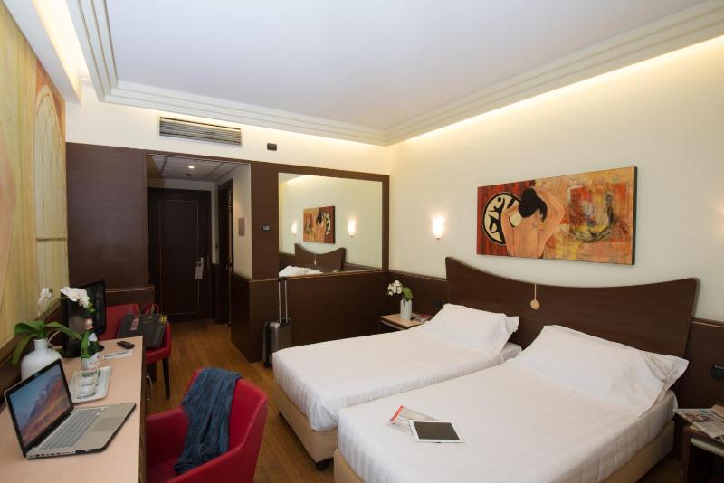 Standard Twin Room image 1
