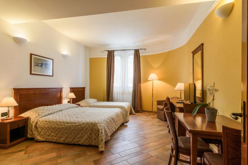 Studio with Sea View (3 Adults) image 1