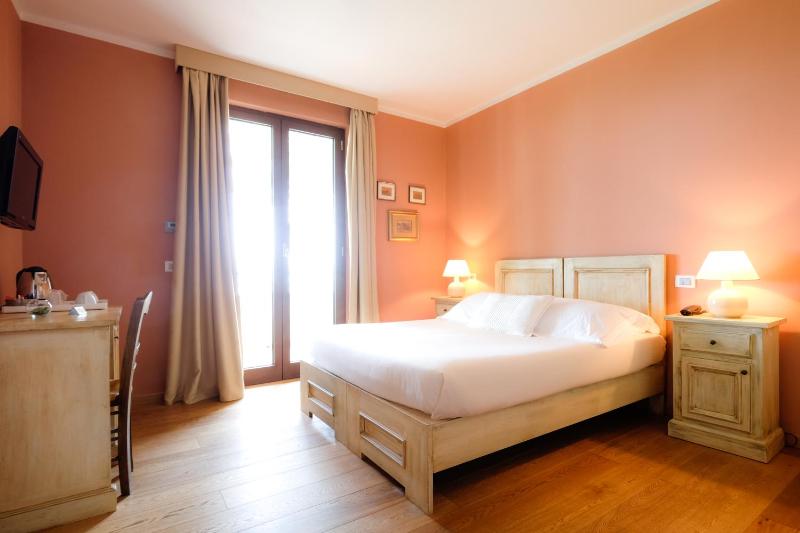 Superior Double Room with Terrace image 4