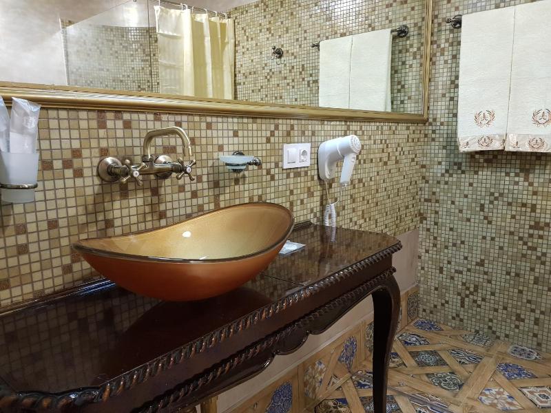 Standard Double Room image 4