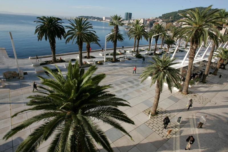 Deluxe Double or Twin Room with Sea View image 4