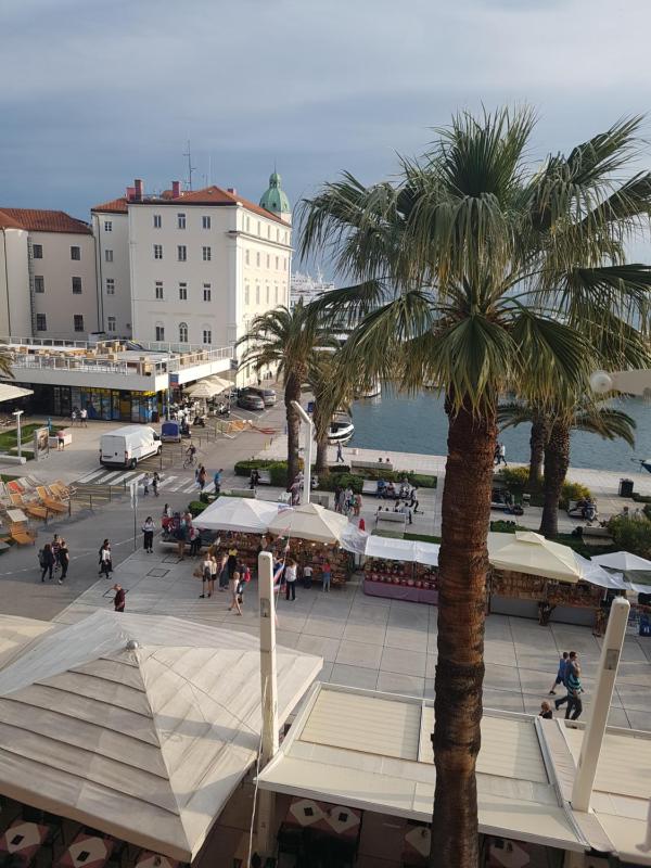 Deluxe Double or Twin Room with Sea View image 2