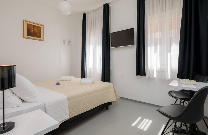 Double Room - 1st Floor image 3