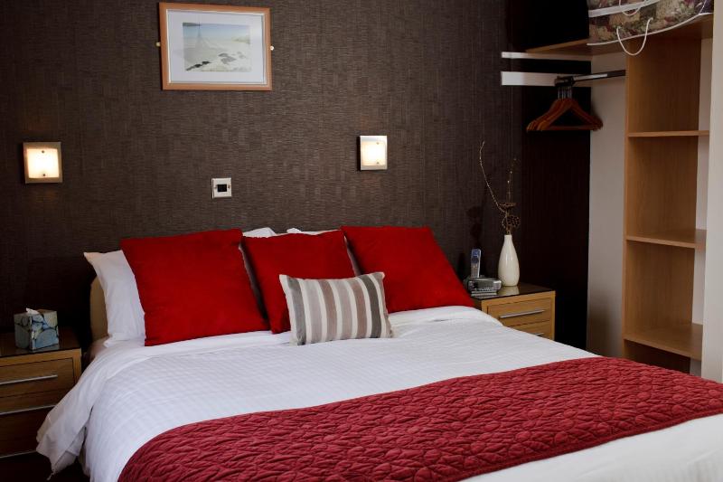 Double Room with Sea View image 2