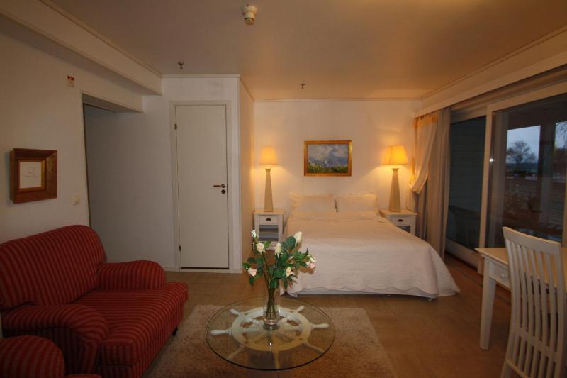Deluxe Double Room image 3