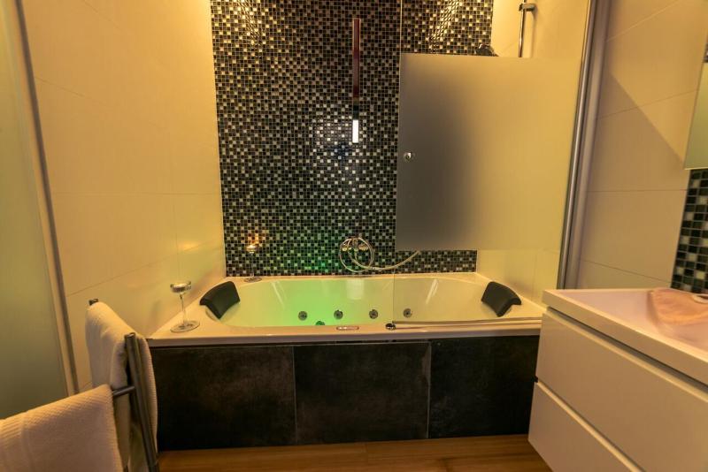 Double Room image 3
