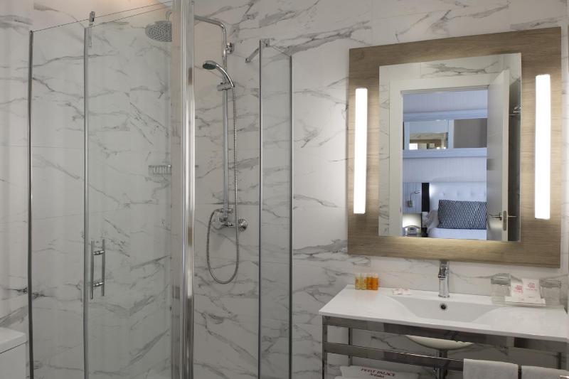 Double or Twin Room (1-2 Adults) image 1