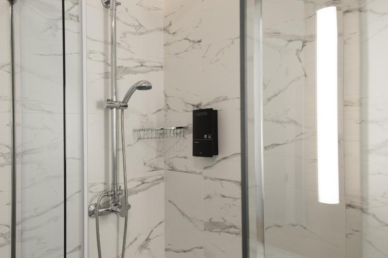 Small Double Room image 4