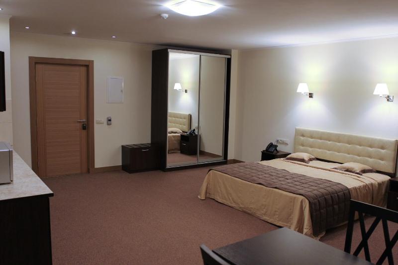 Double Room with Kitchenette image 4