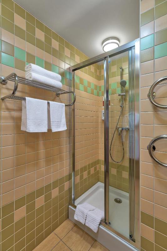 Large Double or Twin Room image 2
