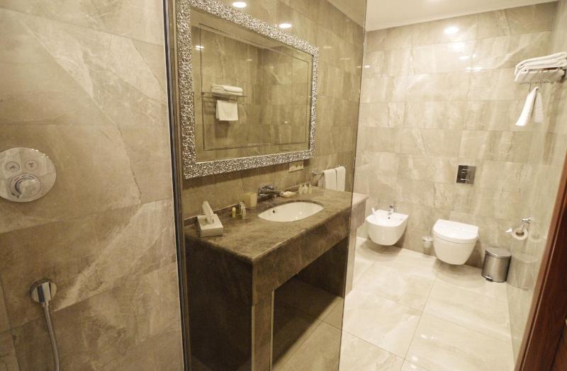 Standard Double or Twin Room with Sea View image 2