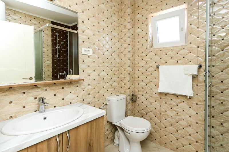 Comfort One-Bedroom Apartment image 2
