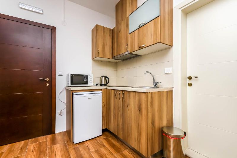Comfort One-Bedroom Apartment image 4
