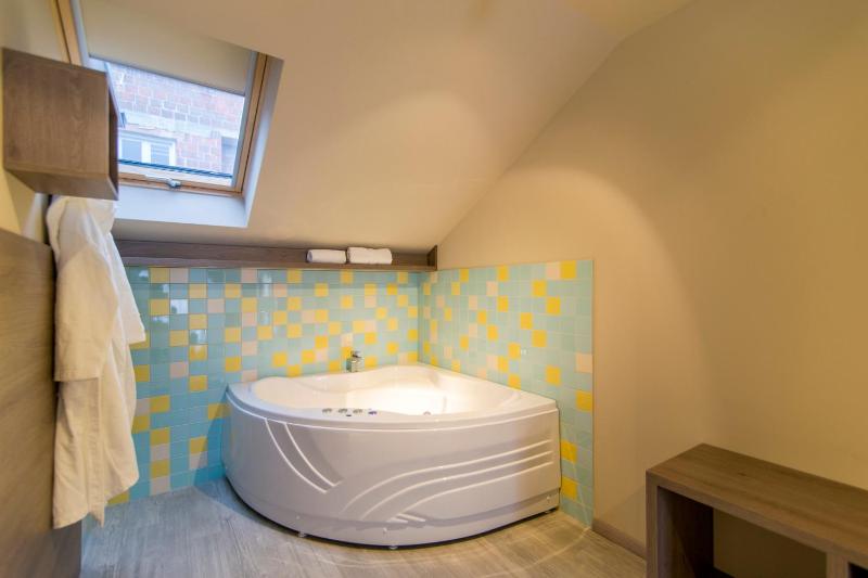 Suite with Hot Tub image 2
