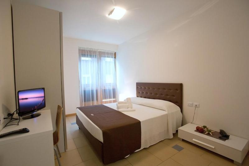 Lacroma Aparthotel - image 38