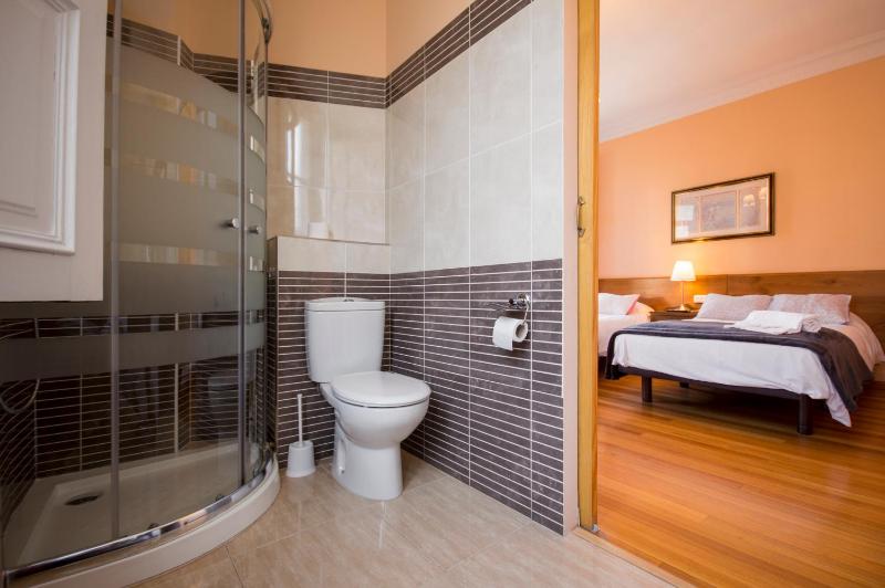 Superior Twin Room with City View image 2