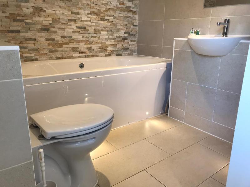 Deluxe Room image 3