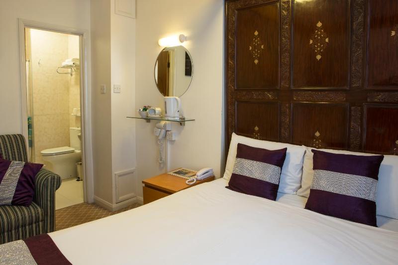 Double Room image 4