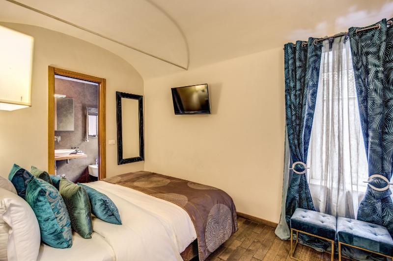 Standard Double Room image 4