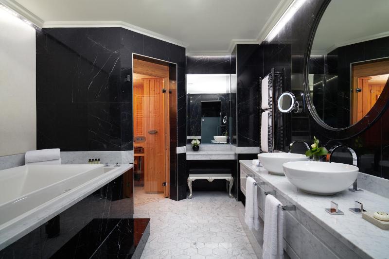 The Kings Penthouse Suite image 2