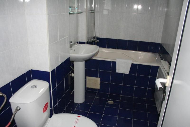 Twin Room with Balcony - Free Parking image 2