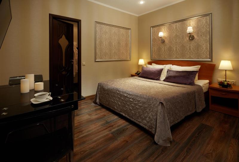 Deluxe Room image 3