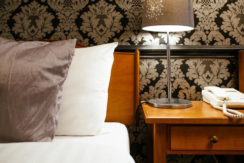 Twin Room image 3