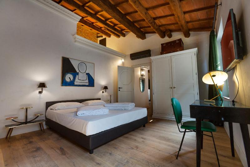 Superior One-Bedroom Apartment image 4