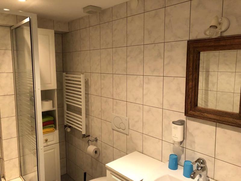 Standard Twin Room image 4
