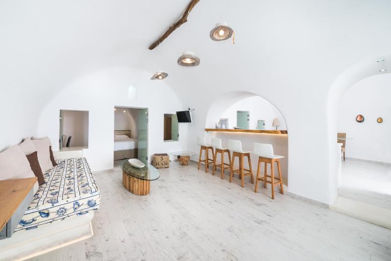 Hyperion Oia Suites - image 7