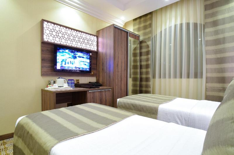 Double Room with City View image 4