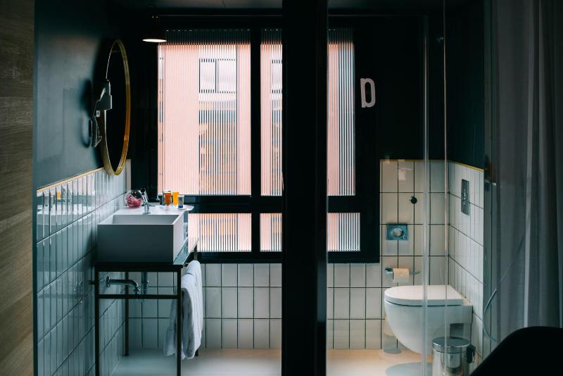 Premium Double Room image 2