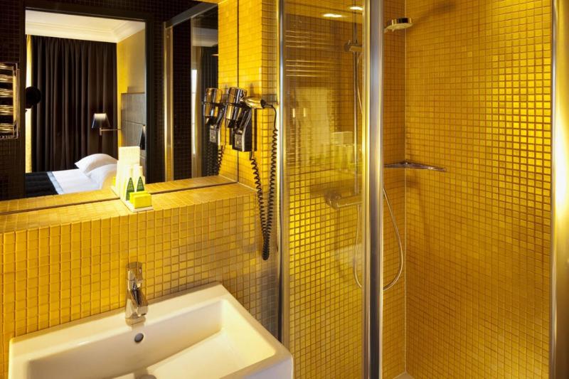 Suite with Eiffel Tower View image 2