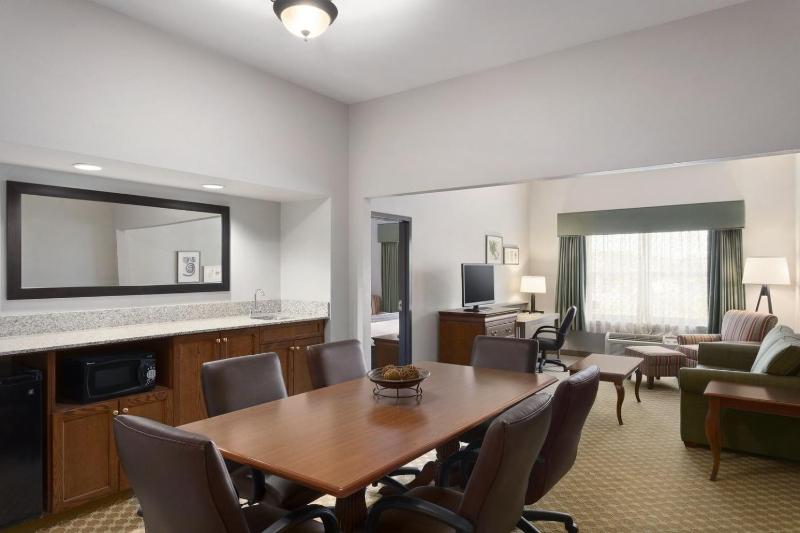One-Bedroom King Suite image 4