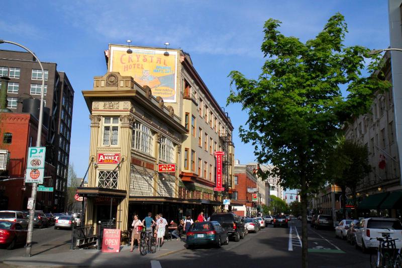 McMenamins Crystal Hotel - image 4
