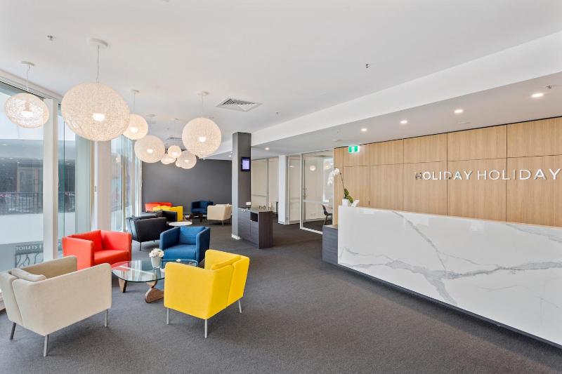 Holiday Holiday Circle On Cavill Apartments - image 6