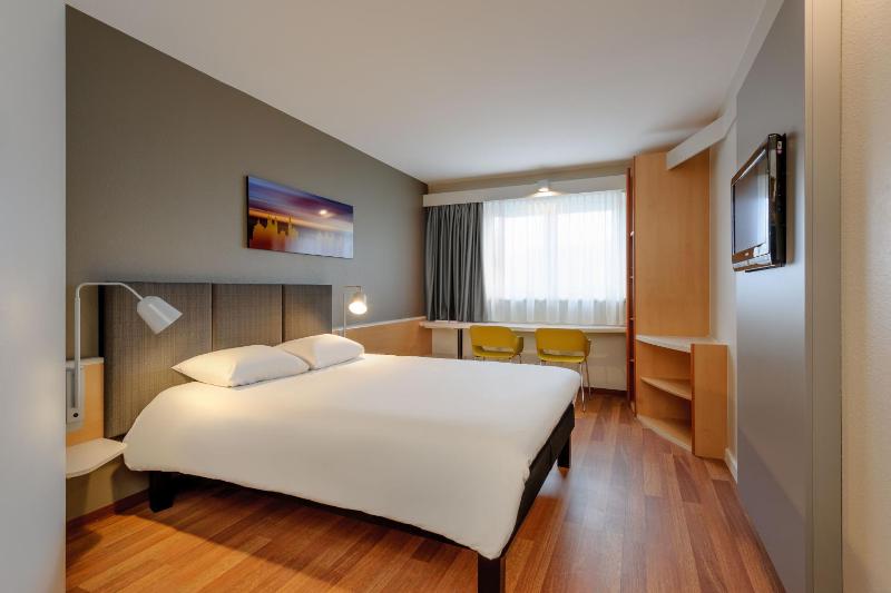 Standard Double Room image 1