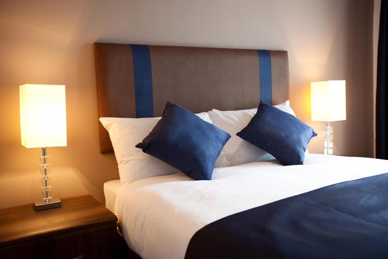 Two Bedroom Deluxe Apartment image 2