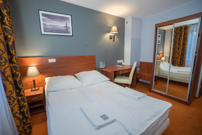 Economy Double Room image 2