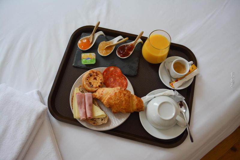 Double Room with Balcony image 3