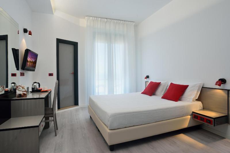 Economy Double or Twin Room image 4