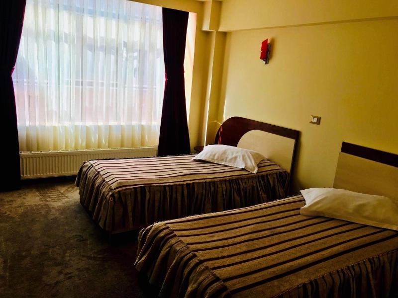 Twin Room image 1