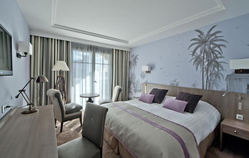 Superior Double or Twin Room with City View image 3